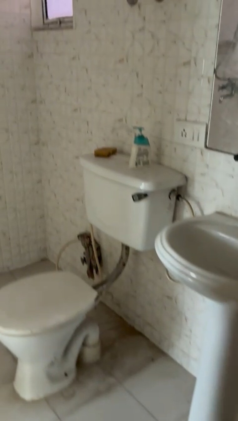 Bathroom, gaur-city-2-11th-avenue 3 Bedroom 871 Sq.Ft. Apartment In Sector 16c Greater Noida Greater Noida 9101681