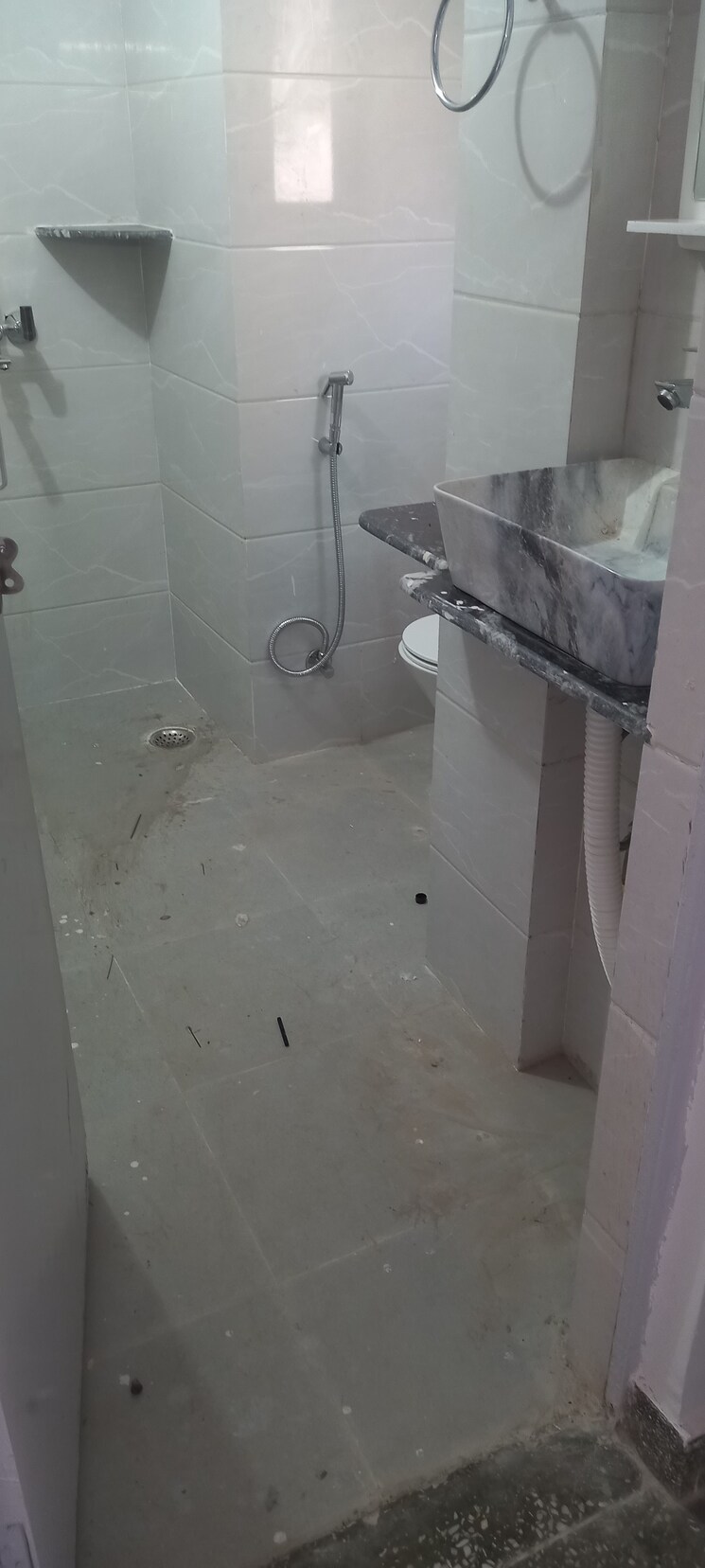 Attached Bathroom, ip extension 2 Bedroom 950 Sq.Ft. Apartment In Ip Extension Delhi 9101693