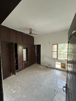 Room in 2 BHK Apartment at Shipra Krishna Vista, Shipra Suncity – for Sale