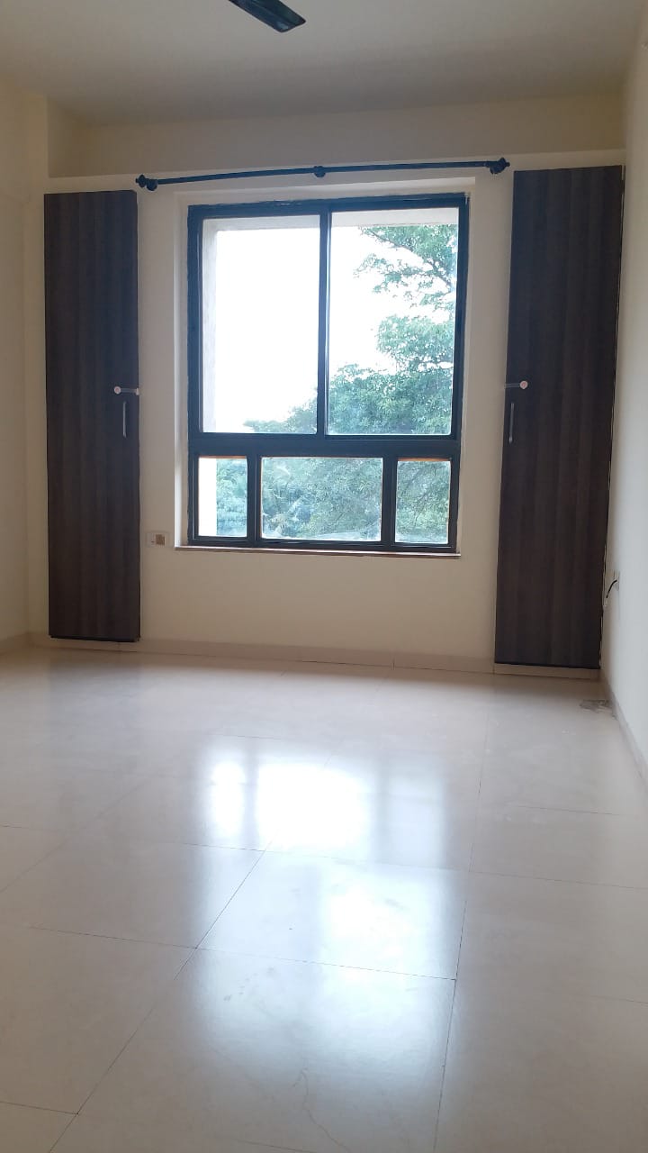 1 BHK + Extra Room 560 Sq.Ft. Apartment in Amanora Desire Tower