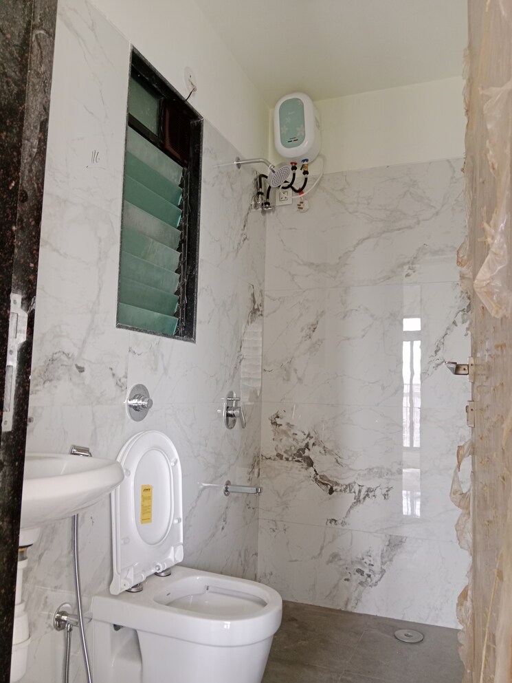 Bathroom, oxford-navrang-crystal 2 Bedroom 650 Sq.Ft. Apartment In Goregaon West Mumbai 9101700