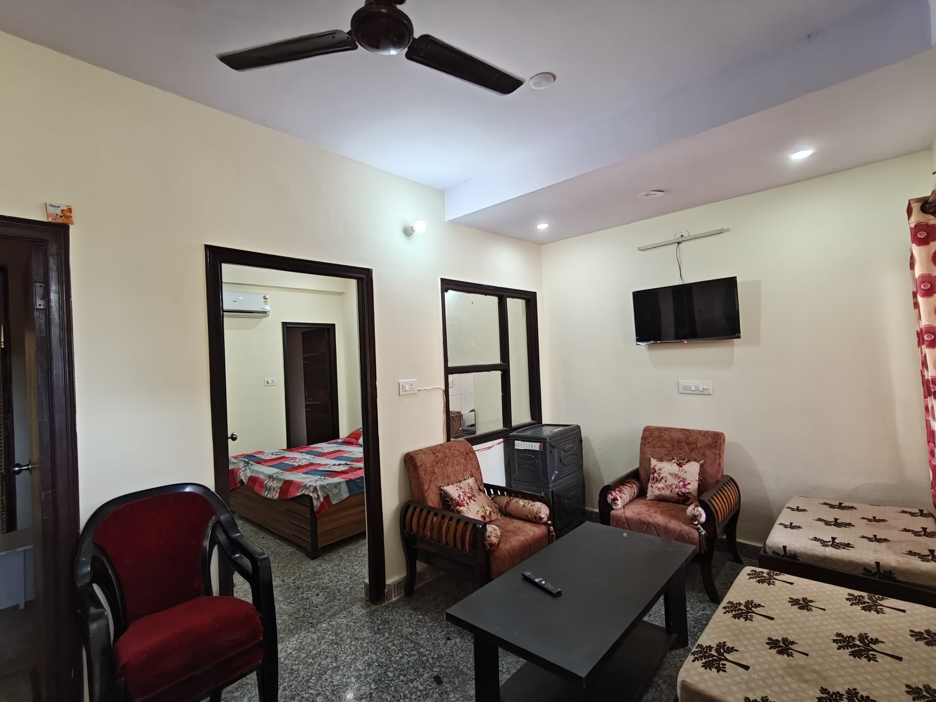 2 BHK Apartment For Rent in Ajnara Homes