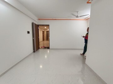 Room in 2 BHK Apartment at Veena Senterio, Chembur – for Rent