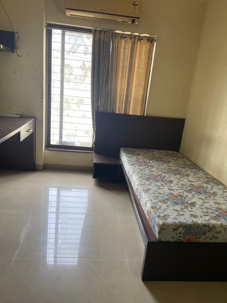 Bedroom, naupada 1 RK 200 Sq.Ft. Apartment In Naupada Thane 9101791