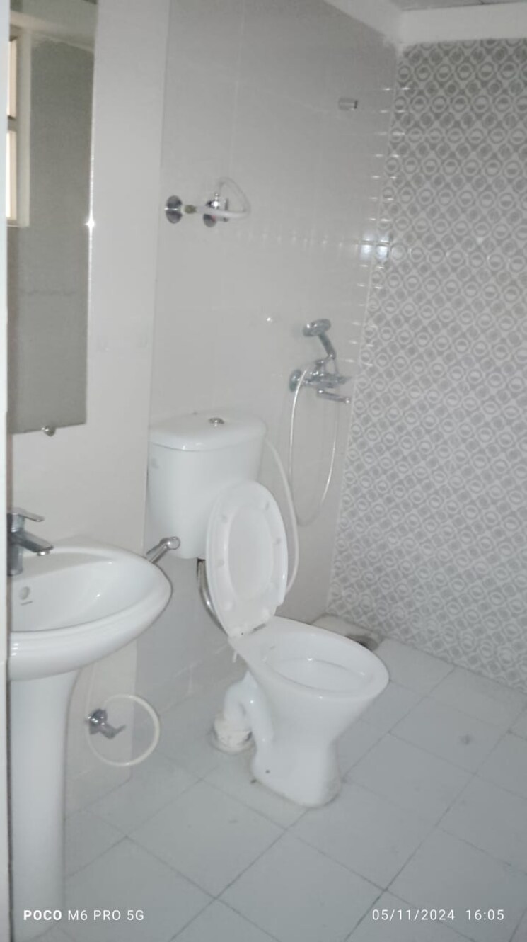Bathroom, gaur-city-7th-avenue 3 Bedroom 1450 Sq.Ft. Apartment In Sector 4 Greater Noida Greater Noida 9101812
