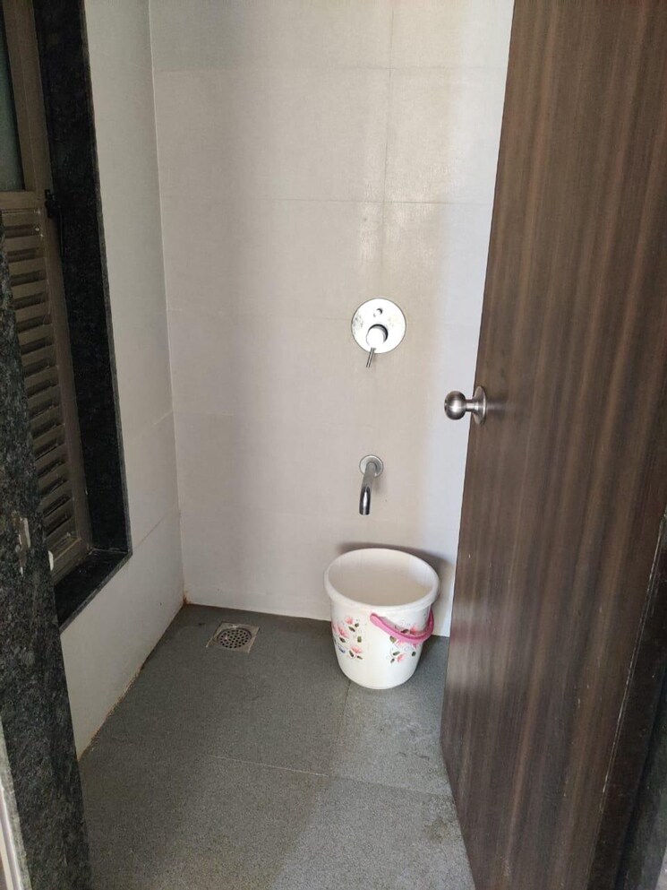 Bathroom, lodha-quality-home-tower-5 1 Bedroom 338 Sq.Ft. Apartment In Saket Complex Thane 9101871