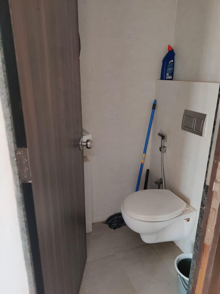 Bathroom, lodha-quality-home-tower-5 1 Bedroom 338 Sq.Ft. Apartment In Saket Complex Thane 9101871