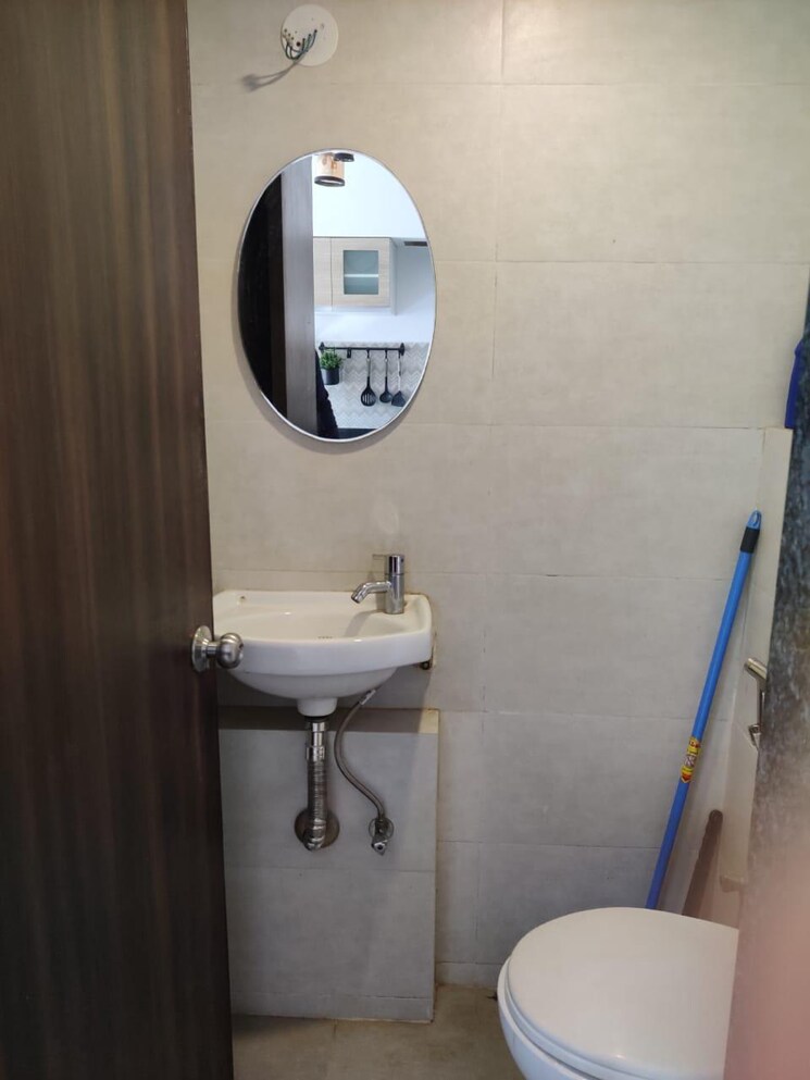 Bathroom, lodha-quality-home-tower-5 1 Bedroom 338 Sq.Ft. Apartment In Saket Complex Thane 9101871
