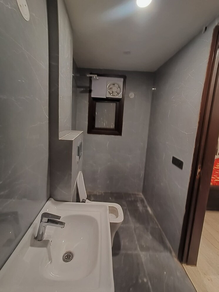 Bathroom, chattarpur 3 Bedroom 1700 Sq.Ft. Builder Floor In Chattarpur Delhi 9101870