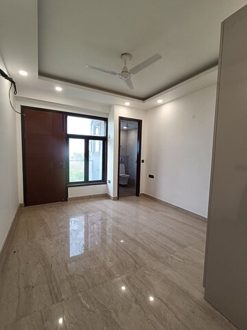 Room in 3 BHK Builder Floor at Chattarpur – for Rent