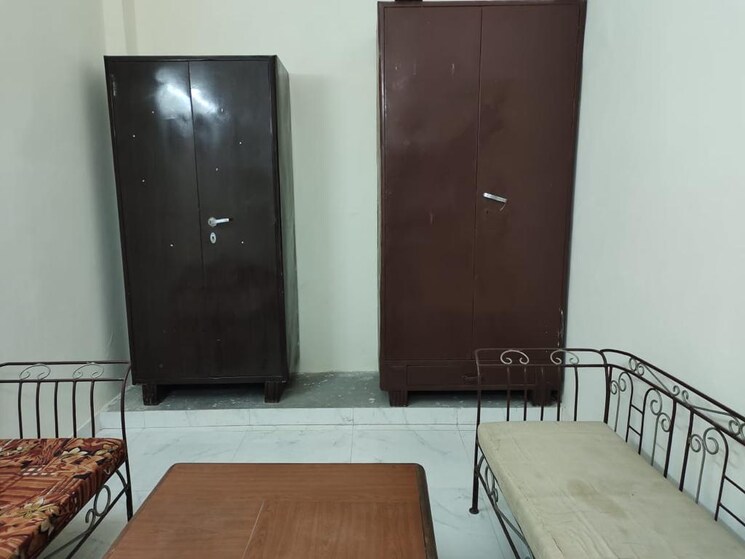 Room, lajpat nagar ii 1 Bedroom 500 Sq.Ft. Builder Floor In Lajpat Nagar ii Delhi 9101882