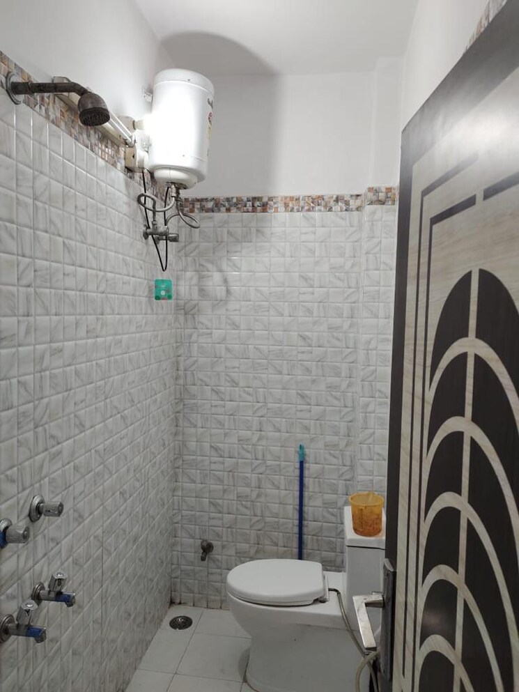 Bathroom, lajpat nagar ii 1 Bedroom 500 Sq.Ft. Builder Floor In Lajpat Nagar ii Delhi 9101882