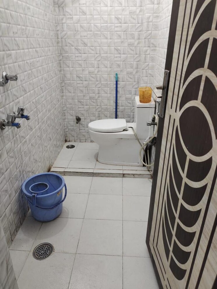 Bathroom, lajpat nagar ii 1 Bedroom 500 Sq.Ft. Builder Floor In Lajpat Nagar ii Delhi 9101882