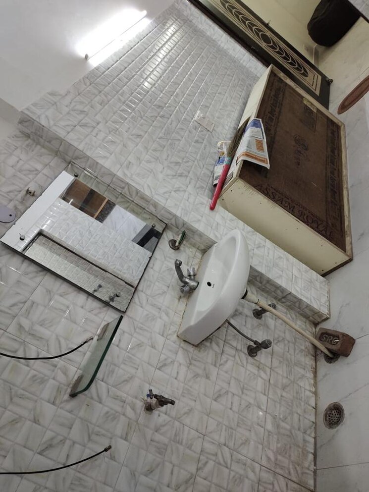 Bathroom, lajpat nagar ii 1 Bedroom 500 Sq.Ft. Builder Floor In Lajpat Nagar ii Delhi 9101882