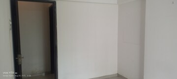 Room in 2 BHK Apartment at Globe Heights, Goregaon East – for Sale