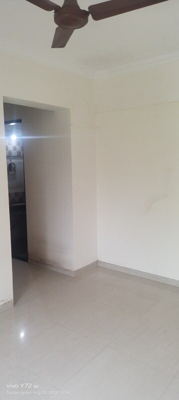 Room in 2 BHK Apartment at Globe Heights, Goregaon East – for Sale