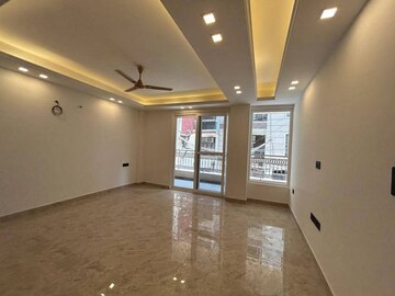 Room in 3 BHK Builder Floor at Saket – for Rent