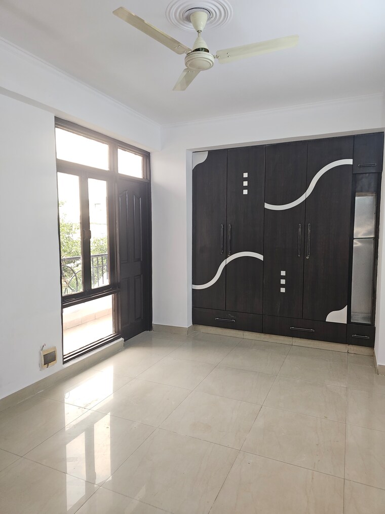 undefined, sector 22 dwarka 3 Bedroom 2000 Sq.Ft. Apartment In Sector 22 Dwarka Delhi 9101915