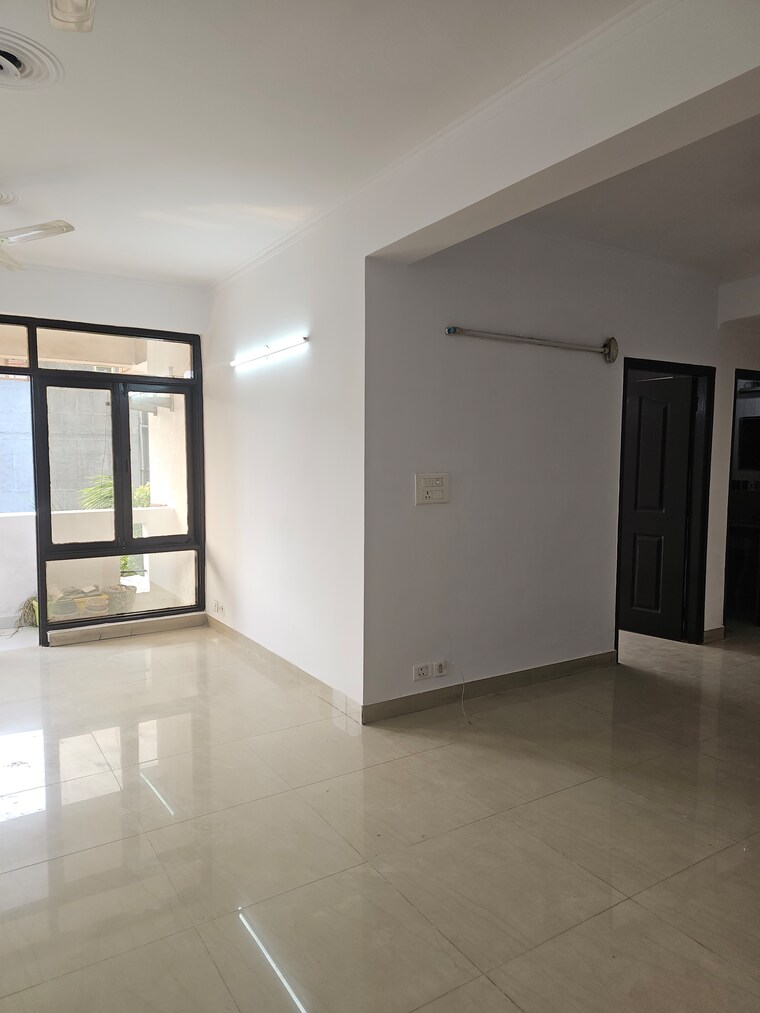 Room, sector 22 dwarka 3 Bedroom 2000 Sq.Ft. Apartment In Sector 22 Dwarka Delhi 9101915