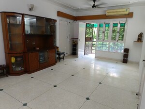 Parking in 3 BHK Builder Floor at Unitech Singleton Floors South City, Sector 50 – for Sale