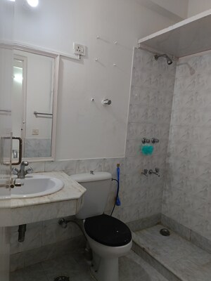 Bathroom in 3 BHK Builder Floor at Unitech Singleton Floors South City, Sector 50 – for Sale