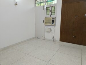 Bathroom in 3 BHK Builder Floor at Unitech Singleton Floors South City, Sector 50 – for Sale