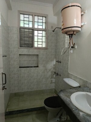 Bathroom in 3 BHK Builder Floor at Unitech Singleton Floors South City, Sector 50 – for Sale