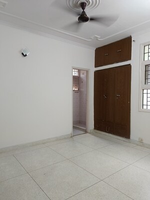 Room in 3 BHK Builder Floor at Unitech Singleton Floors South City, Sector 50 – for Sale