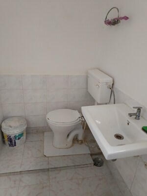 Bathroom in 3 BHK Builder Floor at Unitech Singleton Floors South City, Sector 50 – for Sale