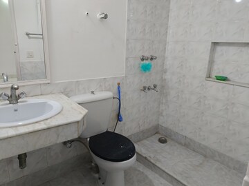 Bathroom in 3 BHK Builder Floor at Unitech South City II, Sector 50 – for Rent