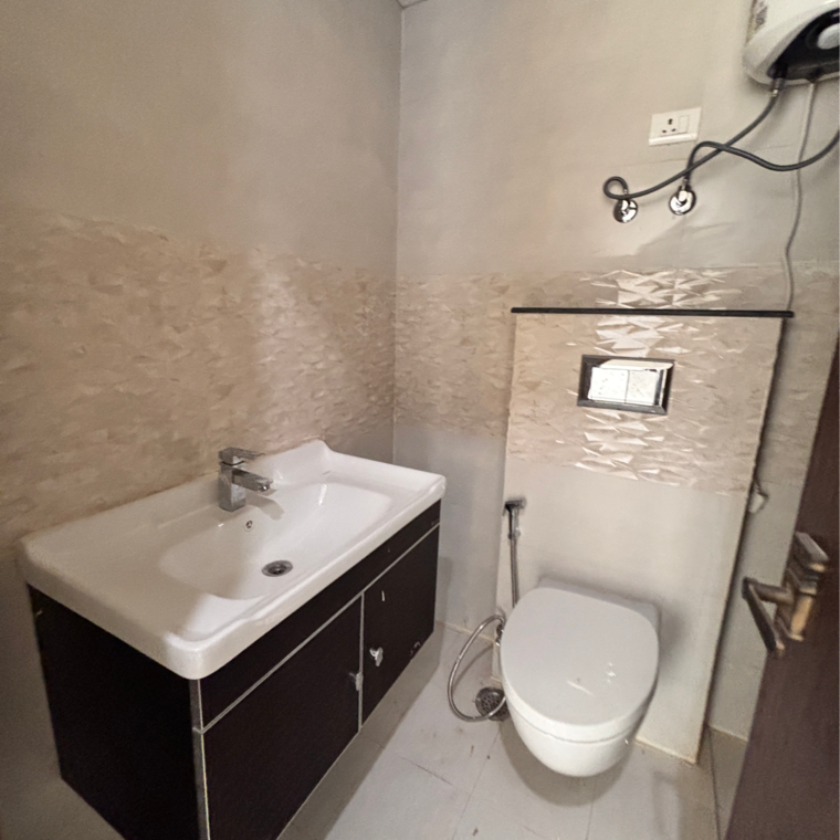 Bathroom, mi-rustle-court 2 Bedroom 1450 Sq.Ft. Apartment In Malesemau Lucknow 9101987