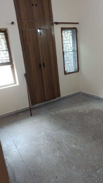 Room in 2 BHK Apartment at Hawelia Valencia Homes, Sector 1 Greater Noida – for Rent