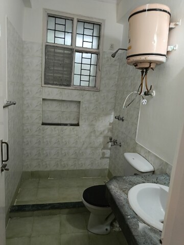 Bathroom in 3 BHK Builder Floor at Unitech South City II, Sector 50 – for Rent