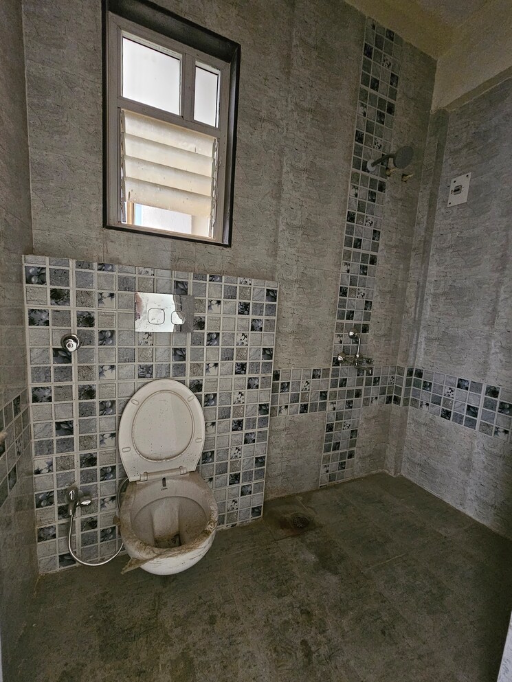 Bathroom, sector 14 dwarka 2 Bedroom 1200 Sq.Ft. Apartment In Sector 14 Dwarka Delhi 9101984