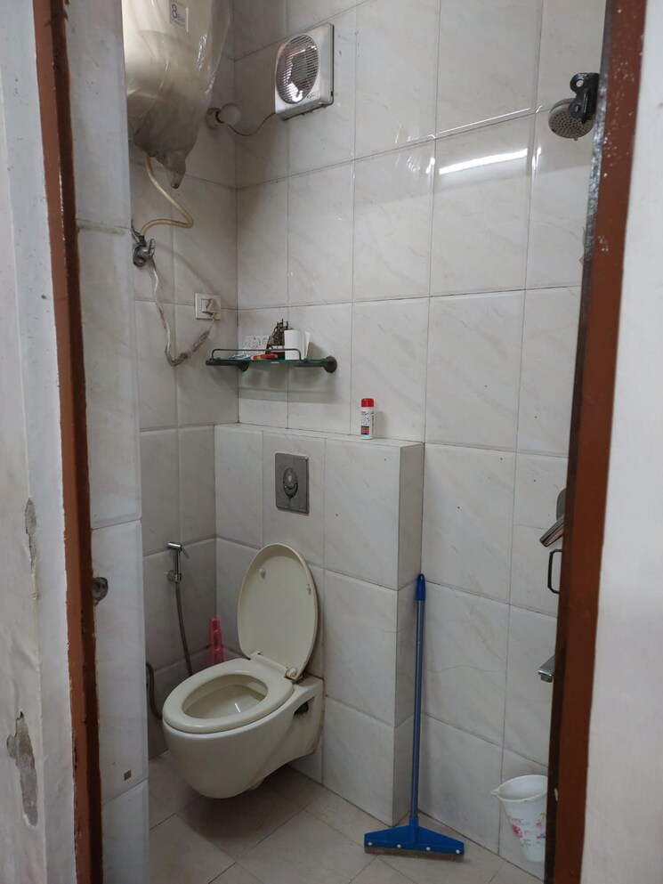 Bathroom, lajpat nagar ii 2 Bedroom 900 Sq.Ft. Builder Floor In Lajpat Nagar ii Delhi 9102004