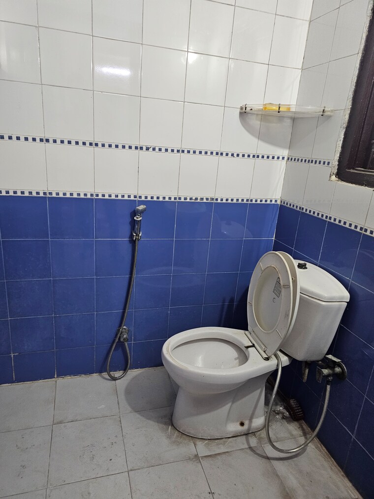 Bathroom, sector 18a dwarka 3 Bedroom 1500 Sq.Ft. Apartment In Sector 18a Dwarka Delhi 9102007