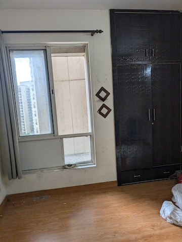Room in 3 BHK Apartment at Jaypee Greens Kosmos, Sector 134 – for Sale