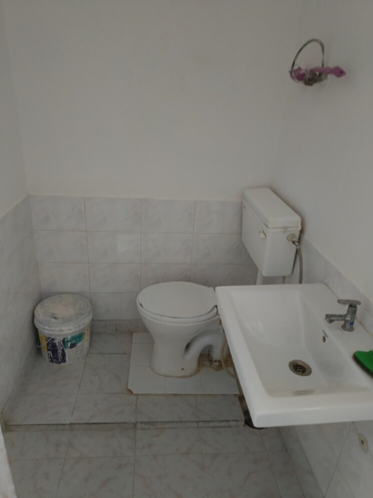 Bathroom, unitech-south-city-ii 3 Bedroom 2700 Sq.Ft. Builder Floor In Sector 50 Gurgaon 9102027