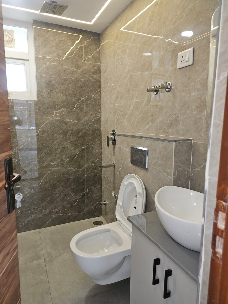Bathroom, sector 10 dwarka 3 Bedroom 1400 Sq.Ft. Apartment In Sector 10 Dwarka Delhi 9102025