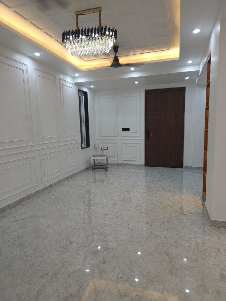 Room, sector 10 dwarka 4 Bedroom 2400 Sq.Ft. Apartment In Sector 10 Dwarka Delhi 9102080