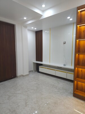 Room in 4 BHK Apartment at Sector 10 Dwarka – for Sale