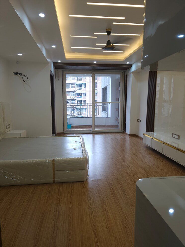 Room, sector 10 dwarka 4 Bedroom 2400 Sq.Ft. Apartment In Sector 10 Dwarka Delhi 9102080
