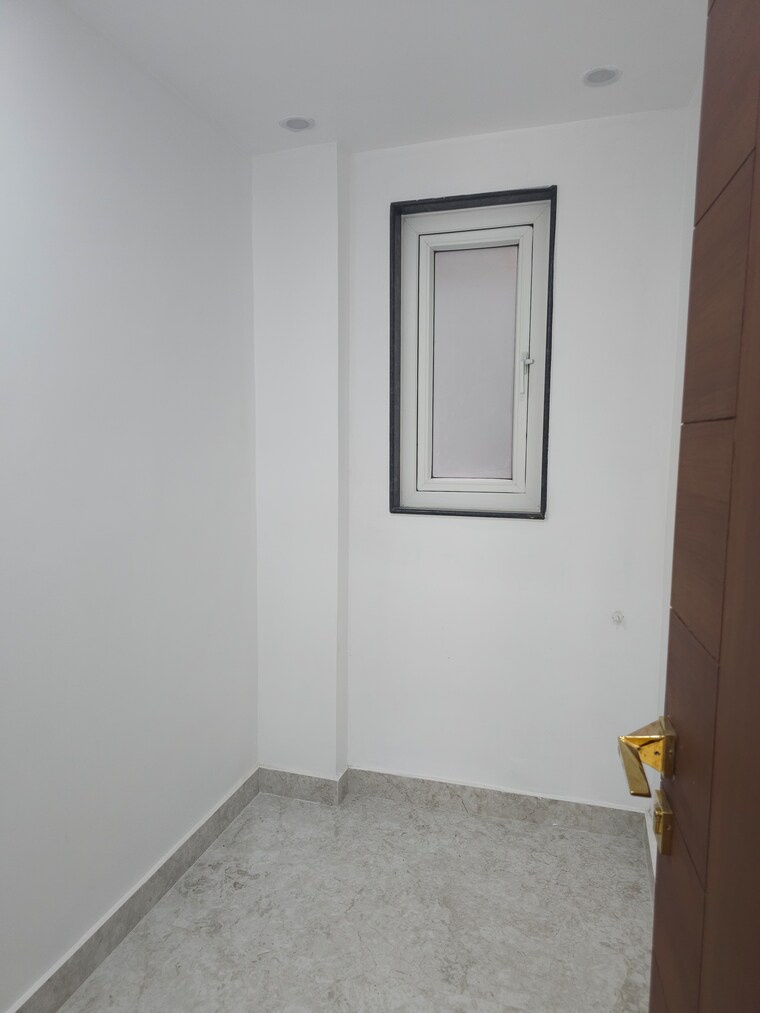 Room, sector 10 dwarka 4 Bedroom 2400 Sq.Ft. Apartment In Sector 10 Dwarka Delhi 9102094