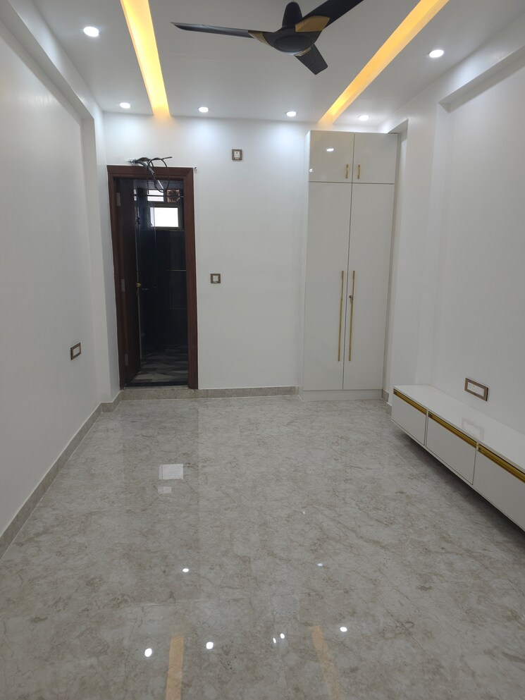 Room, sector 10 dwarka 4 Bedroom 2400 Sq.Ft. Apartment In Sector 10 Dwarka Delhi 9102094