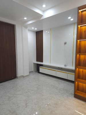 Room in 4 BHK Apartment at Sector 10 Dwarka – for Sale
