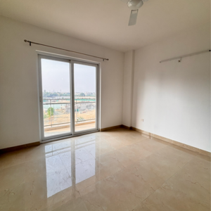 Room in 3.5 BHK Apartment at Shalimar Belvedere Court, Malesemau – for Sale