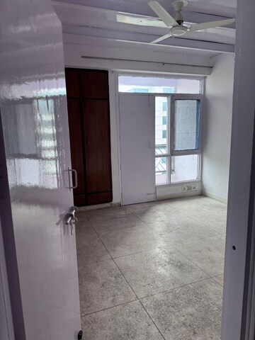 Room in 3 BHK Apartment at Sector 10 Dwarka – for Rent