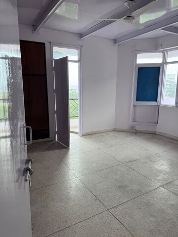 Room in 3 BHK Apartment at Sector 10 Dwarka – for Rent