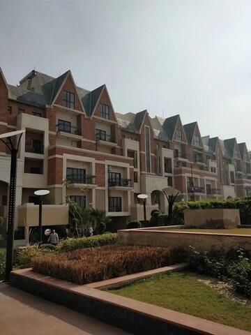 3.5 BHK Builder Floor – Exterior View View at Raheja Vedaanta, Sector 108 - for Sale