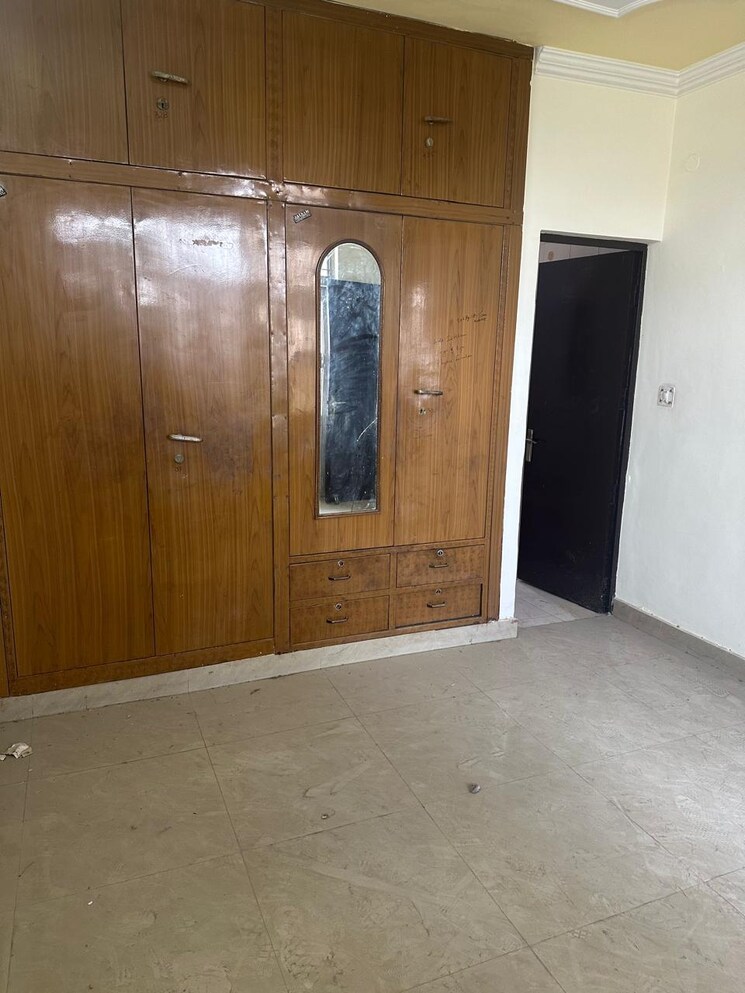 Room, sector 12 dwarka 3 Bedroom 1400 Sq.Ft. Apartment In Sector 12 Dwarka Delhi 9102175